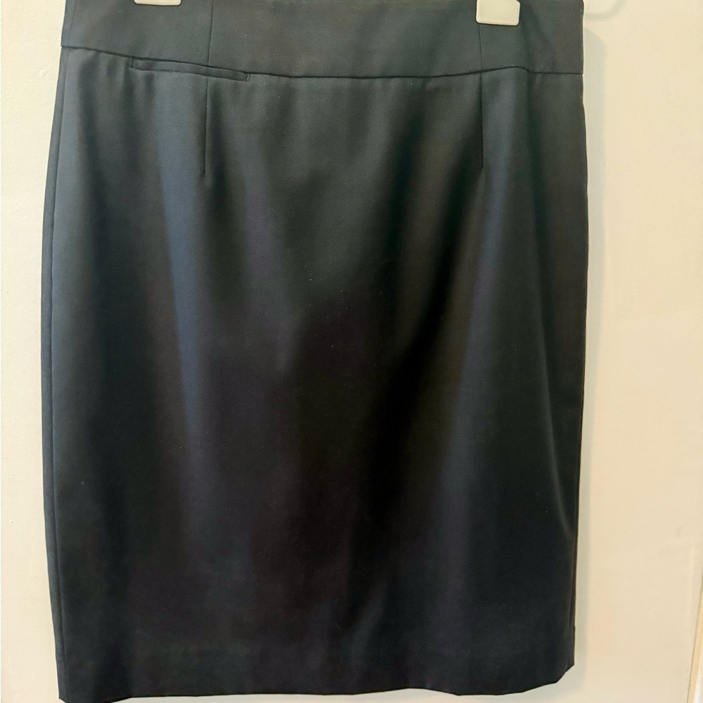 J. Crew Women’s Black Suiting Wool Pencil skirt, size 4